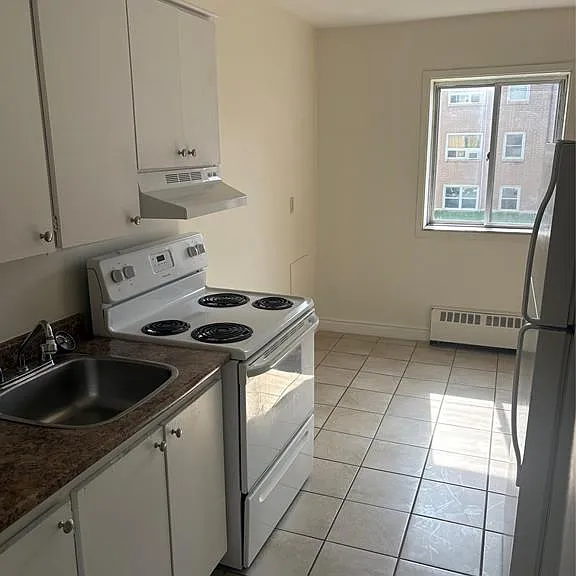 6490 Wyandotte St E #210 — Photo 7