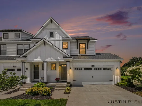 8915 Barrington Ln, Jenison, MI 49428