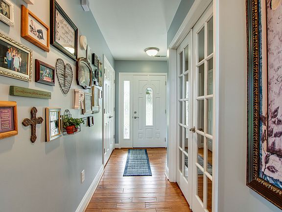 4th image of 605 10th Ave S