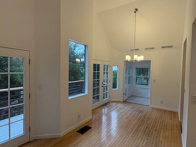2820 London Rd — Photo 4