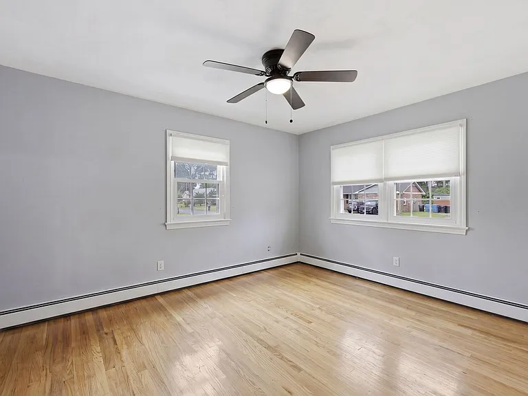 128 Convention Dr — Photo 43