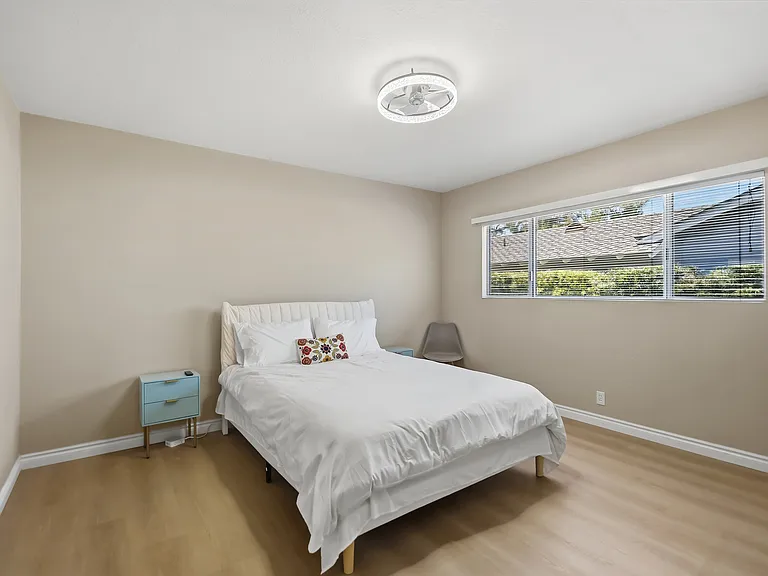 750 E Mountain View Ave — Photo 24