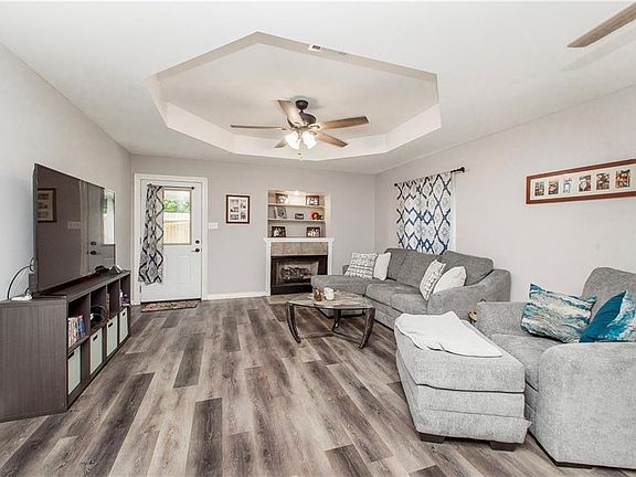 4th image of 156 Southgate Dr