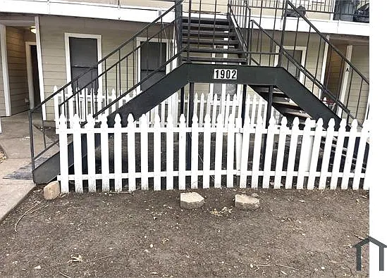 1902 W Loop #A — Photo 16