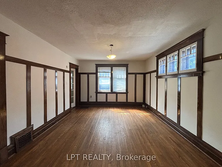 322 Waverley St W — Photo 6