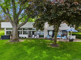 3130 W Long Lake Rd, West Bloomfield, MI 48323