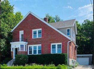 713 Riverview Dr, Alton, IL 62002