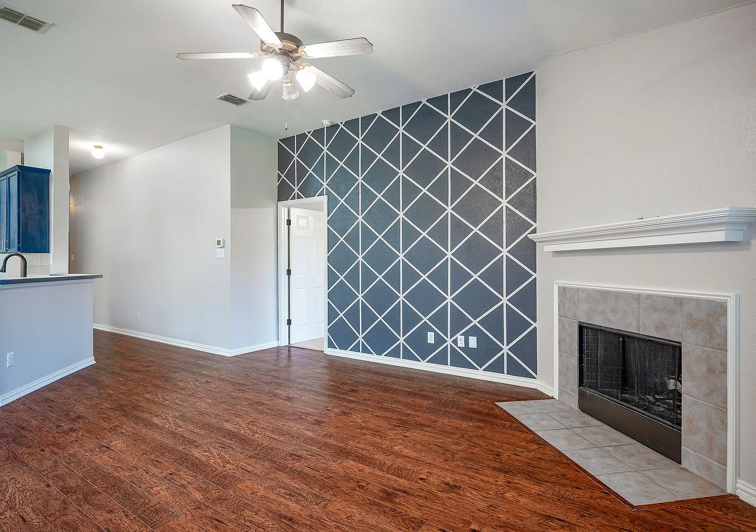4 bedroom, 2 bath in great neighborhood — Photo 4