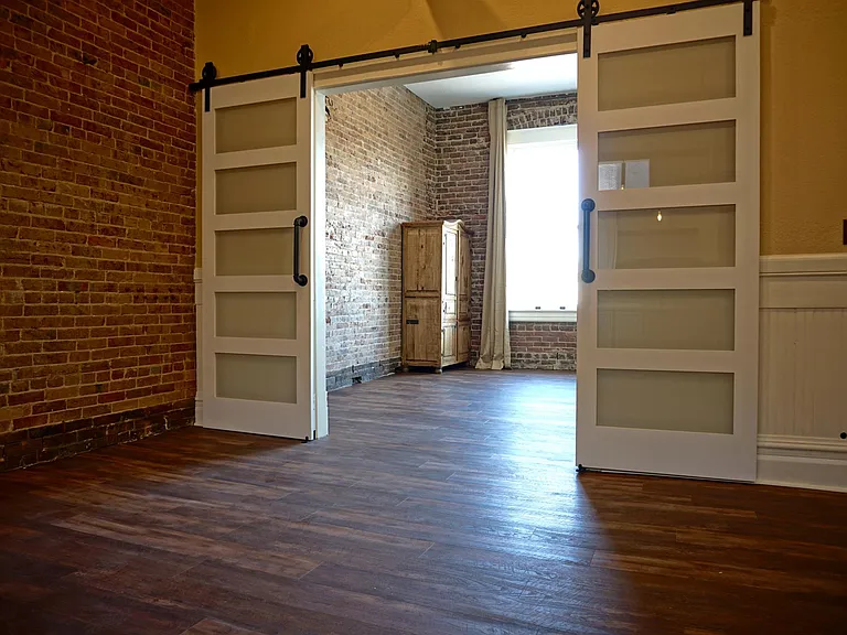 100 W Crawford St #3 — Photo 8