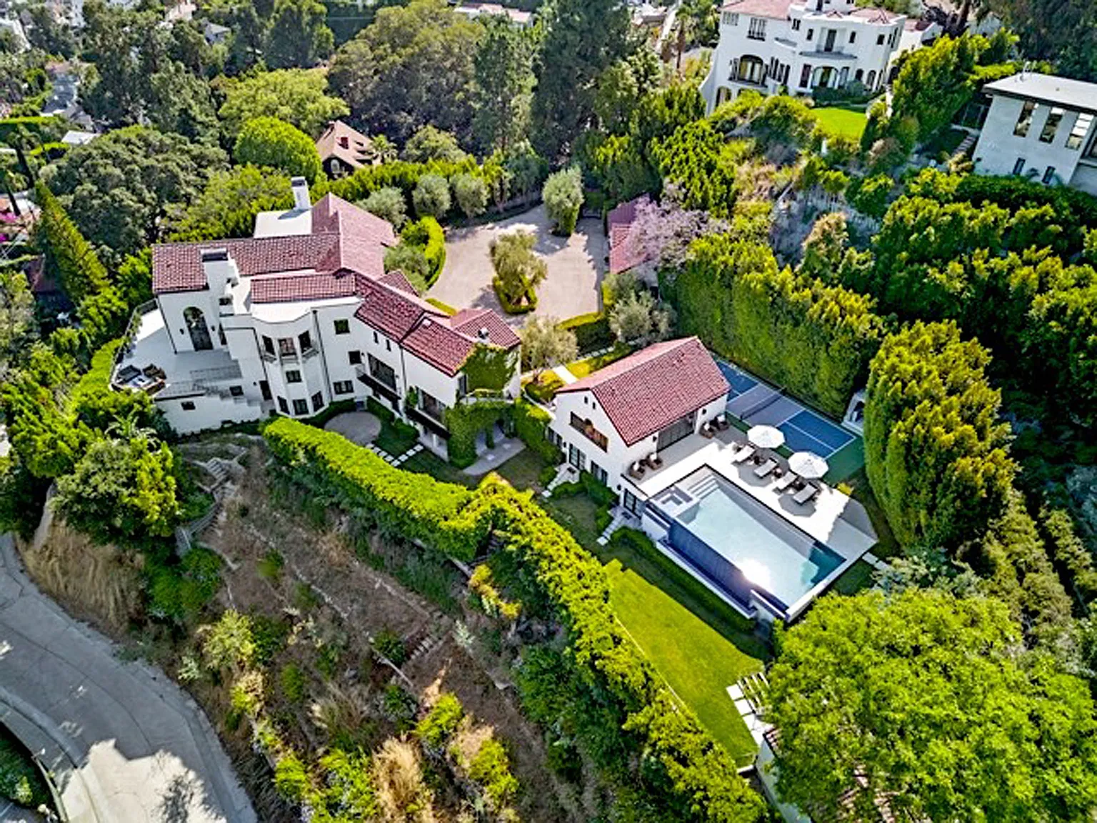 9 bed, 17000 sqft, $275,000 — Photo 2