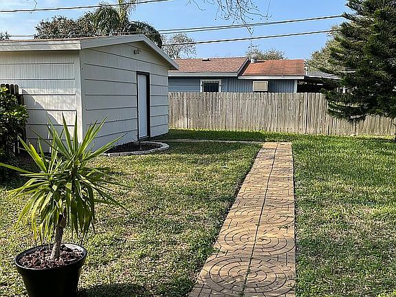 5th image of 458 Coral Pl
