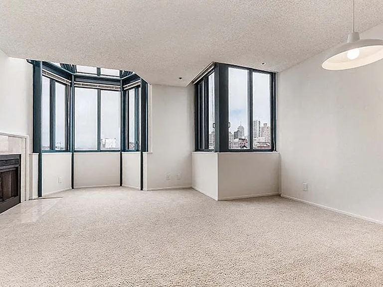 Trinity Towers Apartments — Photo 94