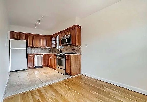 2nd image of 4309 25th Ave Floor 3
