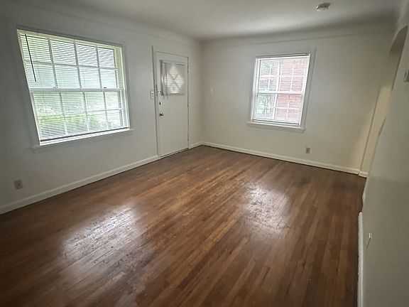 3rd image of 25250 Lake Shore Blvd