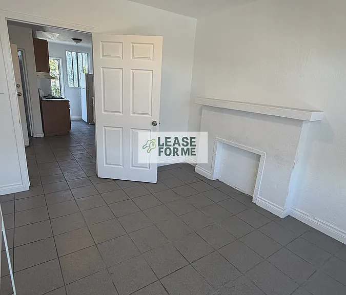 841 W Florence Ave — Photo 7