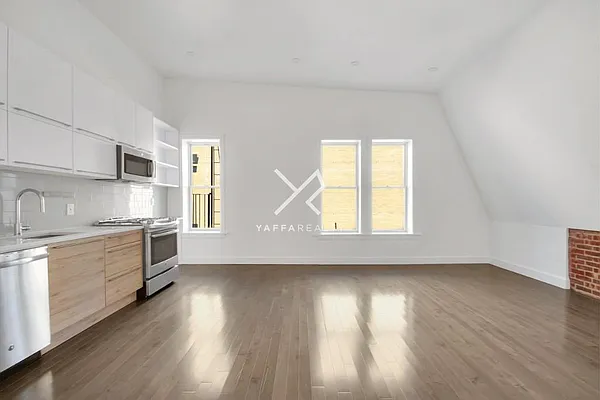 Rented by Yaffa Realty LLC | media 11