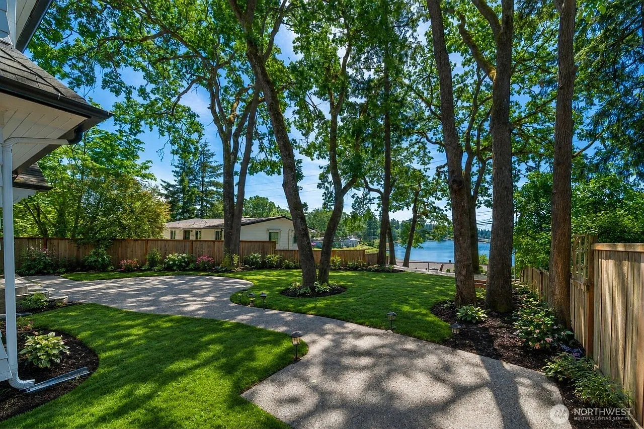 4 bed, 2.5 bath, 3504 sqft, $3,800 — Photo 2