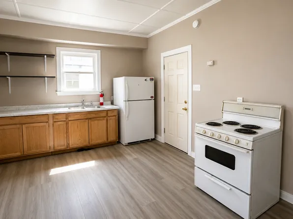 68 Howe St, Lewiston, ME 04240