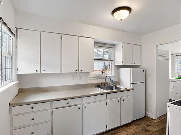 4th image of 4105 E 18th St