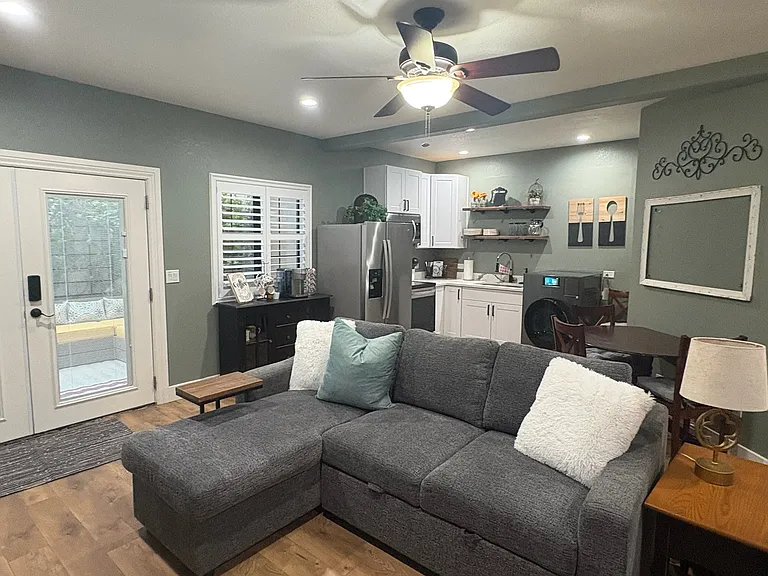 350 E Cypress St — Photo 15