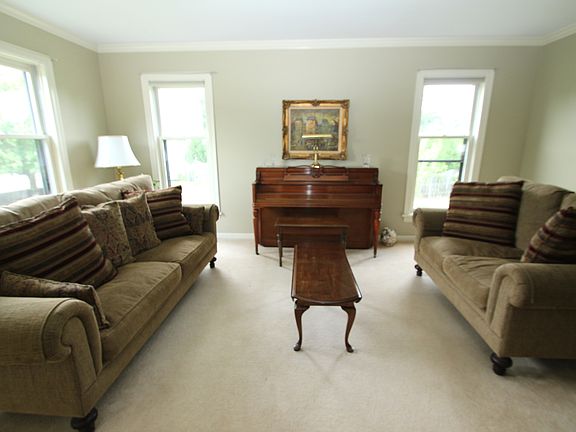 3rd image of 7 Meadow Wood Cir