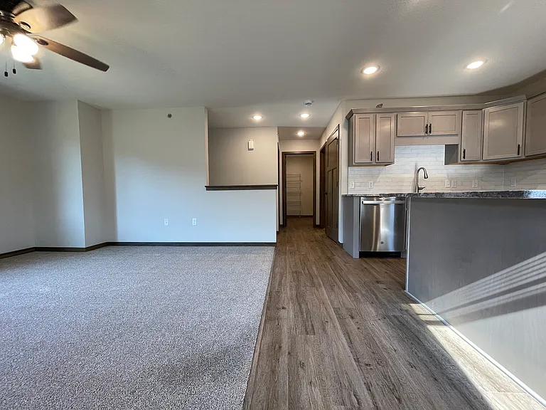 1 bed 1 bath upper with bonus storage room