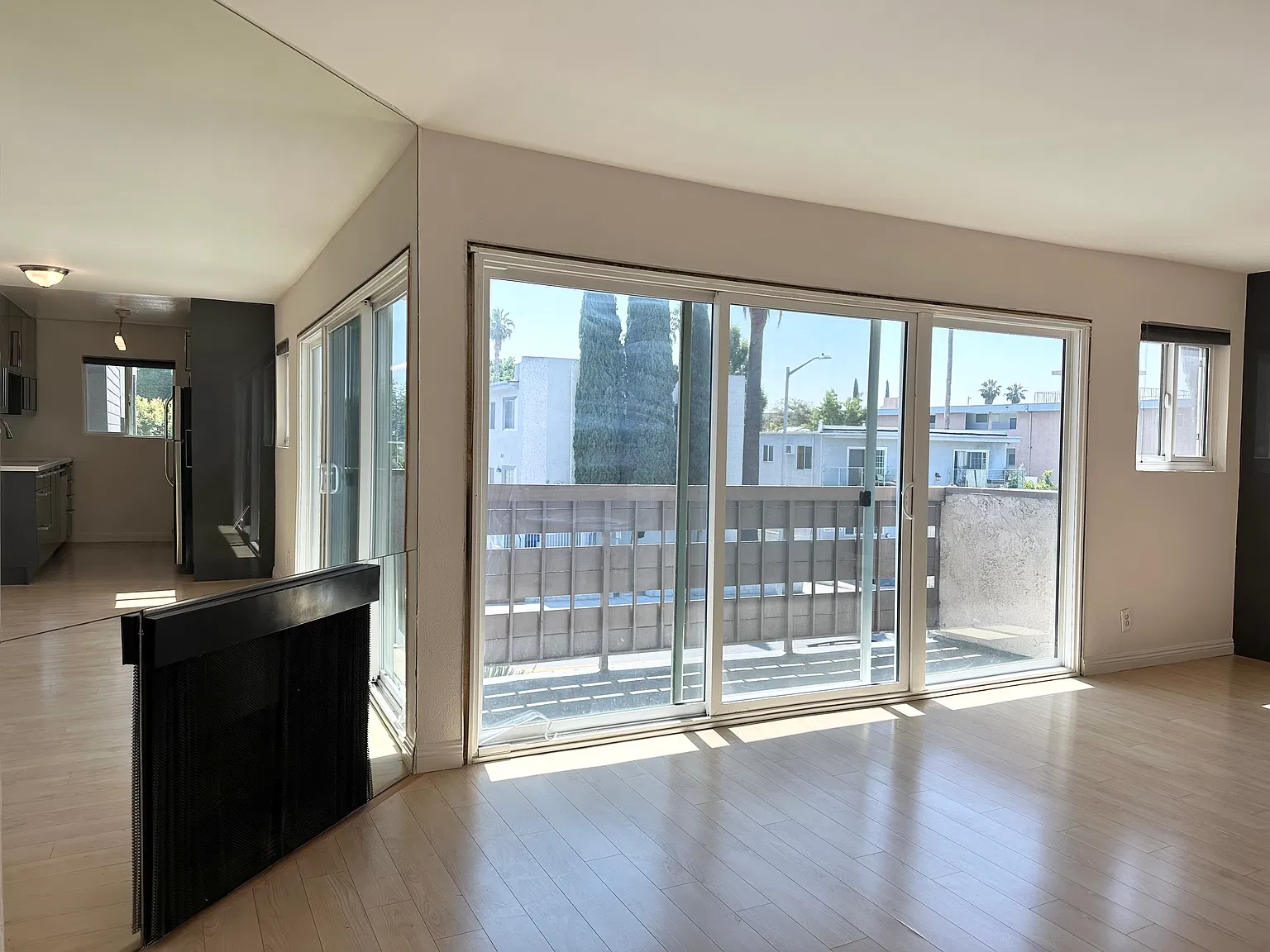 2 bed, 1000 sqft, $3,200 — Photo 1