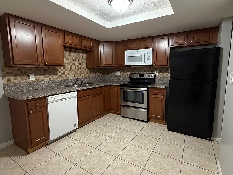 9135 Haverford Ln — Photo 3