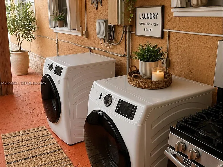 1176 NW 38th St #1 — Photo 8