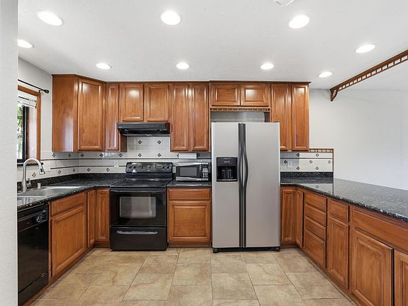 5th image of 900 Southampton Rd APT 169