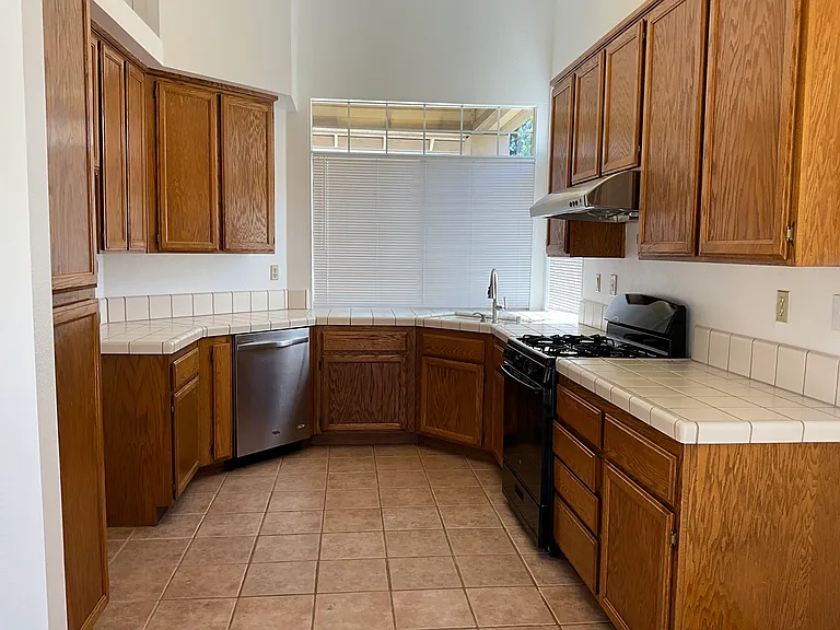 8940 Meadowspring Dr — Photo 4