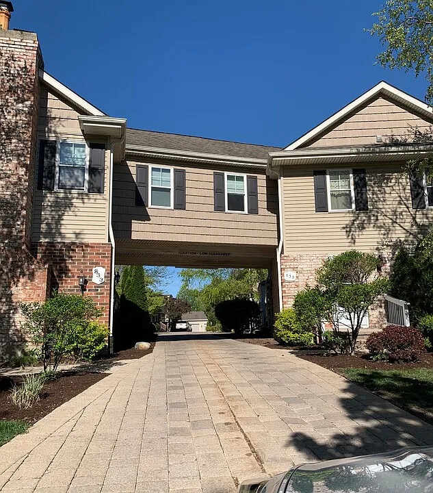 853 Village Quarter Rd