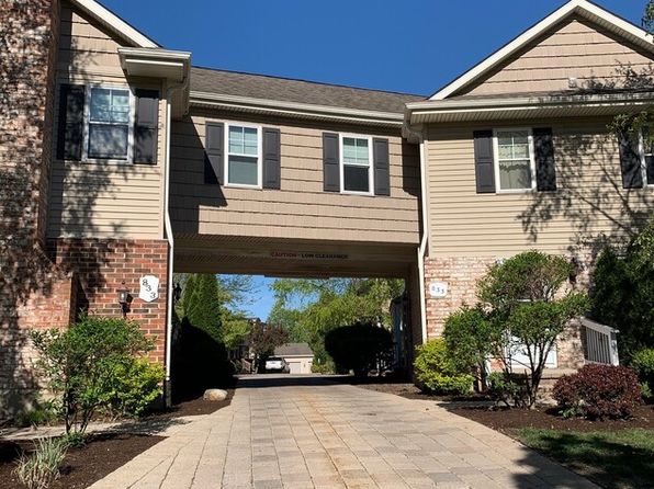 853 Village Quarter Rd