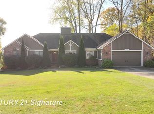 7335 Surfwood Dr, Fenton, MI 48430