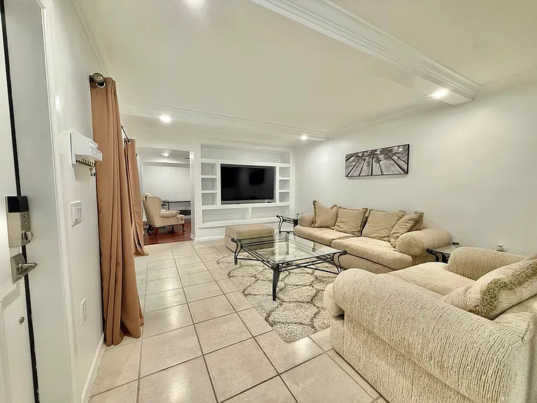2410 24th Ln — Photo 3