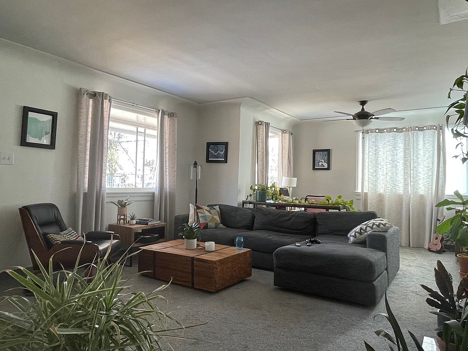 Upstairs living room (furniture not included)