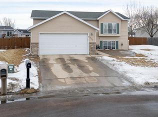 4925 10th Ave S, Fargo, ND 58103