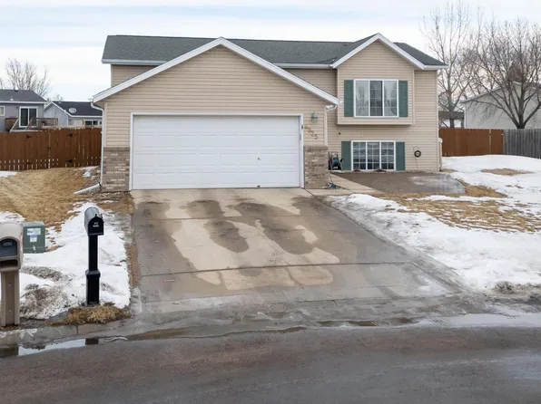 4925 10th Ave S, Fargo, ND 58103