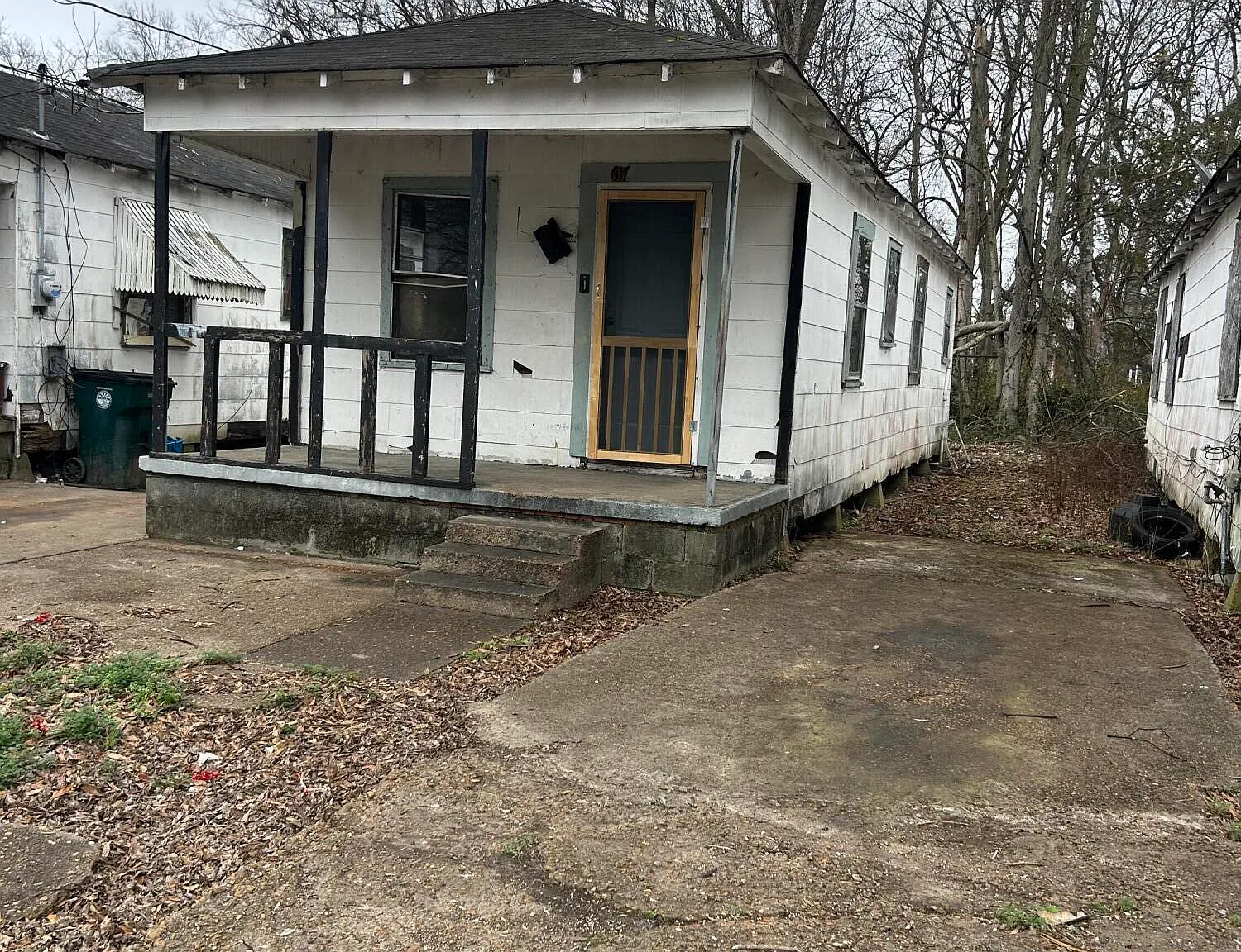 1 bed, 1.0 bath, 560 sqft, $350 — Photo 1