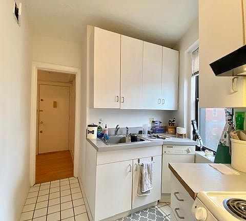 5th image of 141 Englewood Ave #U31