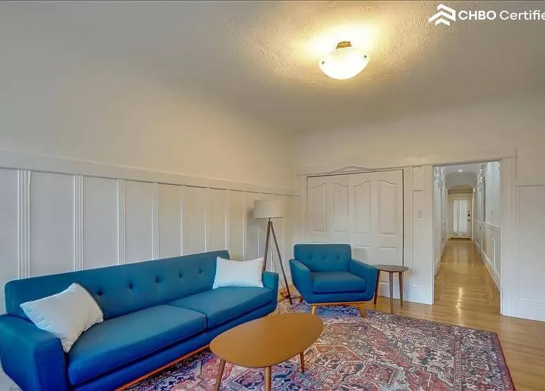 1372 Broadway — Photo 3