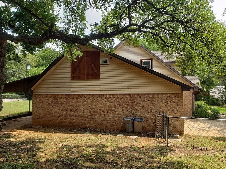 501 Atkerson Ln — Photo 4
