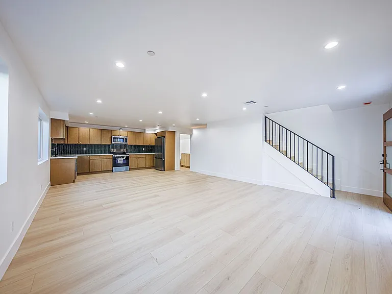 2938 S. Sycamore Ave — Photo 33
