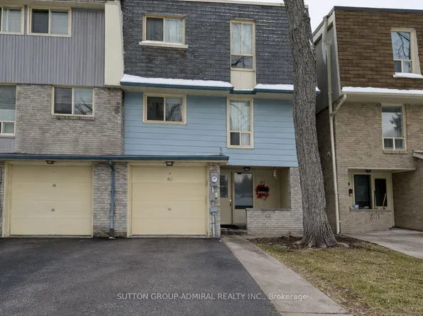 82 Henderson Dr #94, Aurora, ON L4G 3M3