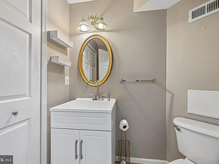 1724 Emory St — Photo 42
