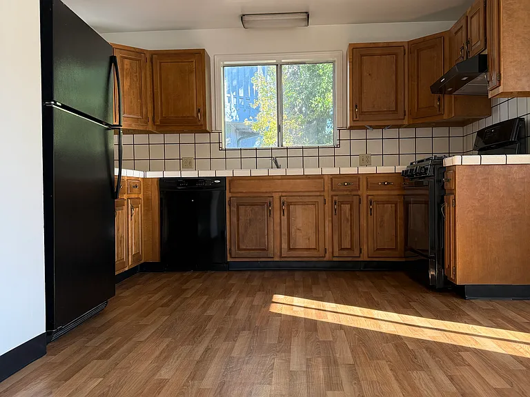 800 Cordilleras Ave — Photo 9