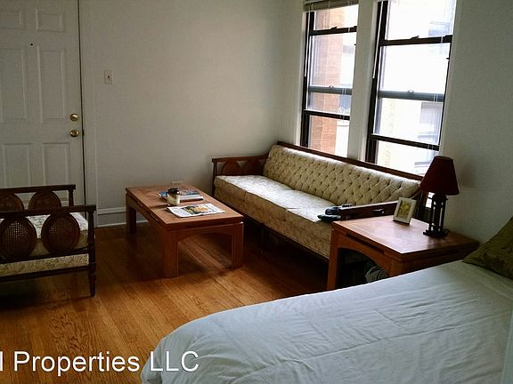 3rd image of 2633 1/2 N Spaulding Ave APT 3N