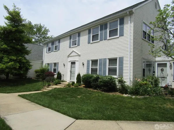 312 N Sharon Way, Monroe Township, NJ 08831