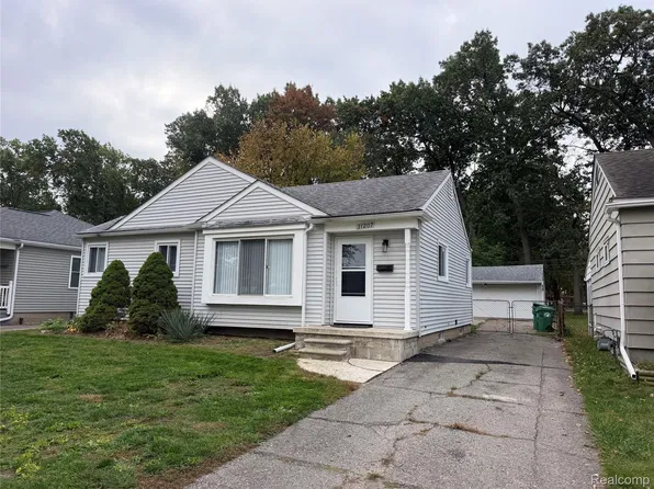 31207 Florence St, Garden City, MI 48135