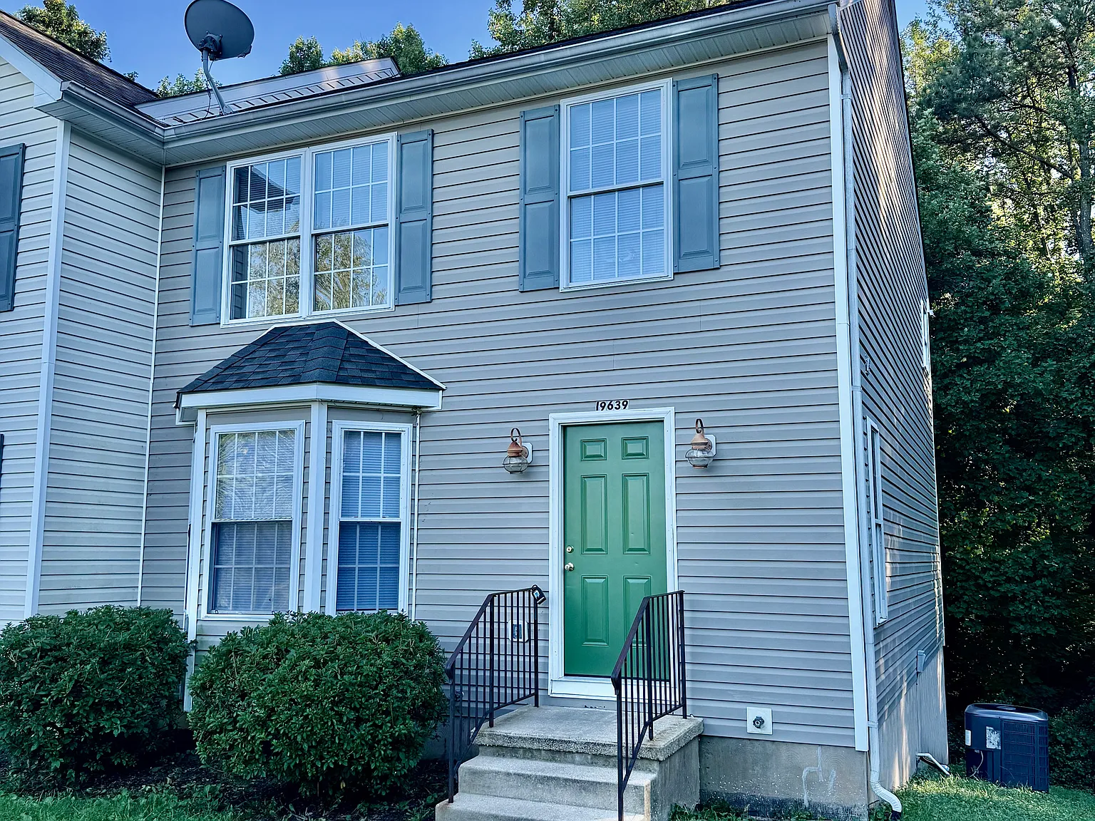 3 bed, 2.5 bath, 1526 sqft, $2,400 — Photo 3